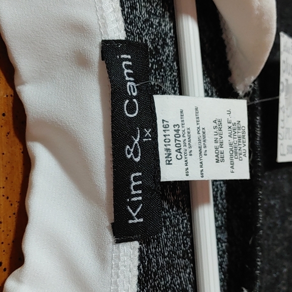 NWT Kim & Cami Women's Top - Picture 3 of 5